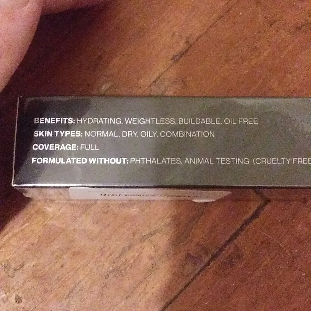 Hide multi- use full coverage concealer in vanilla new sealed